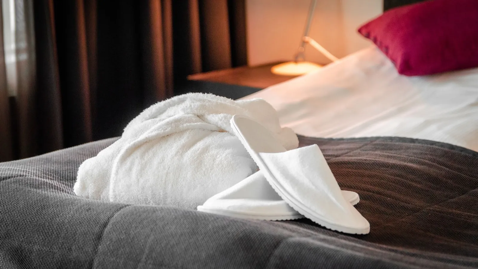 Cameră de hotel, pregătită pentru oaspeți