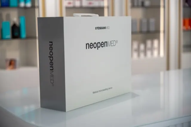 Dispozitivul medical de microneedling NeopenMED, folosit în tratamentele faciale Balance